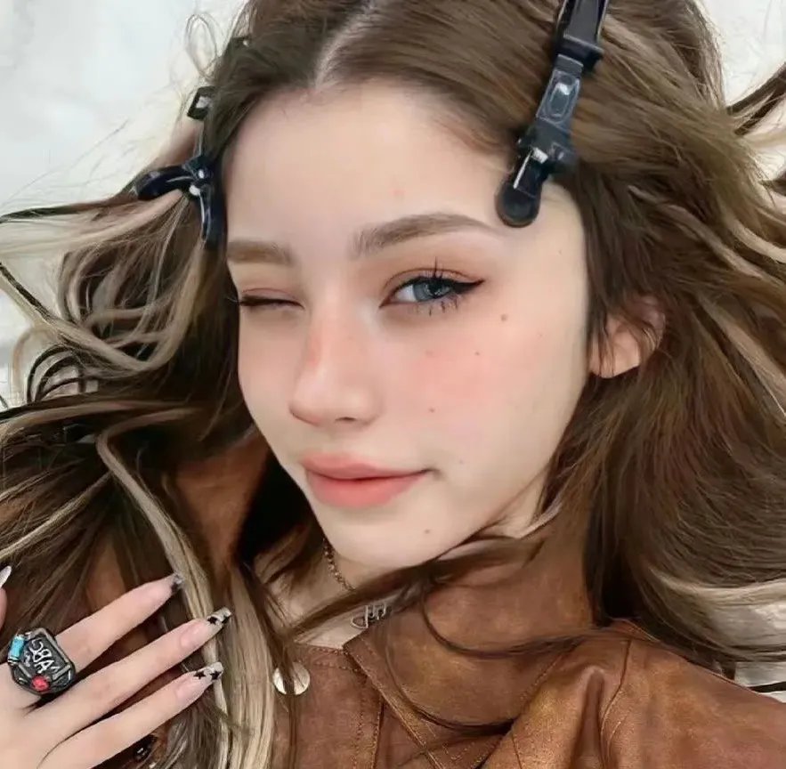 江豚·风时舞